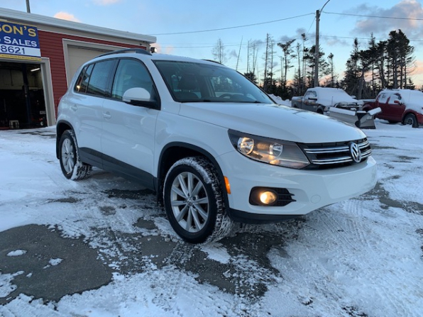 2015 VOLTSWAGON TIQUAN COMFORTLINE 4 MOTION LOADED 